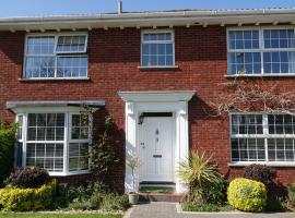 Luxury four bedrooms detached house in Dorset, hotel em Wimborne Minster