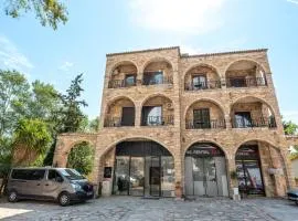 Stone Palace Hotel Near Athen's Airport Free Shuttle From and to Athen's Airport、スパタにあるアテネ国際空港（エレフテリオス・ヴェニゼロス国際空港） - ATHの周辺ホテル