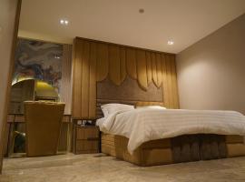 Evana Hotels, hotel v Uyu