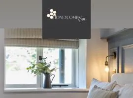 CORN FLOUR LODGE at PITKERRO MILL, 3 double bedrooms with TVs, 1 en-suite, 2 further bathrooms, fully equipped kitchen, large family dining area, FREE parking and WiFi, HOT TUB, private garden, short mid and longterm stays available with HONEYCOMB HOSTS