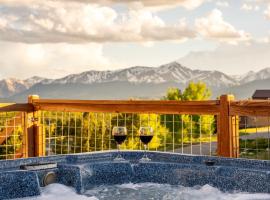 The Hilltop Haven w Hot Tub and The Best Views, hotel in Leadville