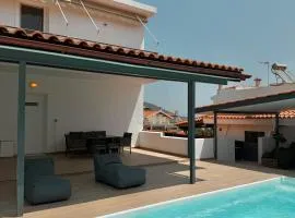 Seaview Complex with Pool