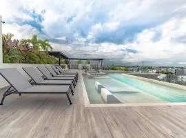 Condo Verde Oasis - Central 2 bedroom with pool, gym, private terrace - At Veranto Condos
