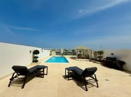Lux 4 with Assistance room with Pool and Sea View