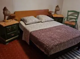 Baieta Chambre rouge