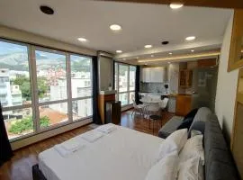 VistaOne X - Central Suite in the Heart of Xanthi