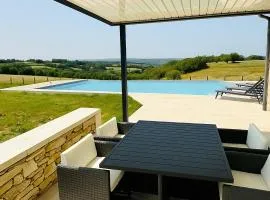 Maison de Charme, Vue Sublime, Piscine Infinie