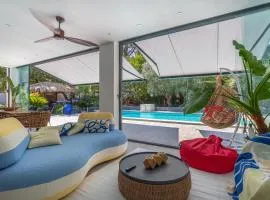 Beautiful Modern villa lei Suza with great pool exotic garden