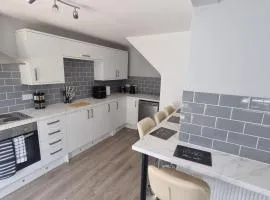 Spencer , 4 bed slp 8 semi in Lee On The Solent