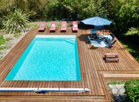 maison cocon, Hotel in Saint-Loubès