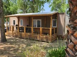 Mobil home luxe 3 ch dont une suite parentale clim terrasse bois couverte La Yole 5 étoiles