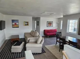 Sunny, 2nd Level, 2Bed, 2Bath, Kitchen