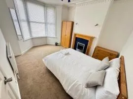 Bright & Cozy Private Room Near Bristol City Centre