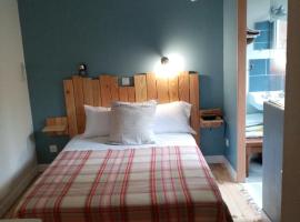 cosy logis et son écrin de verdure, hotel v destinaci Cordes-sur-Ciel