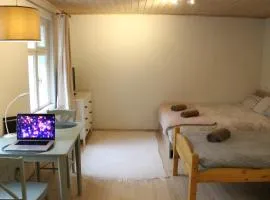 Studio with private entrance and free parking