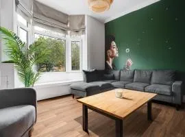 Summer 6 bed house Liverpool