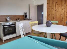 Dachwohnung in Feldrandlage, hotel in Burgwedel
