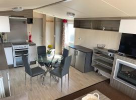 Tingdene caravan park north dene, Hotel in Lowestoft