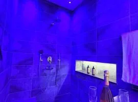 446 Private Suite, Center