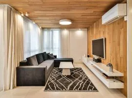 Seaview flat with pool & parking