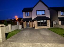 1 luxurious room in family home