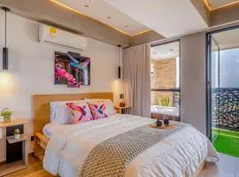 H405 Industrial Luxury Private Jacuzzi Views