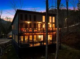 Luxury Gatlinburg Cabin, Heated Pool, Theater, Hot Tub