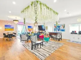 G- Luxe NoHo Family Home near Universal 15m and Hollywood 10m