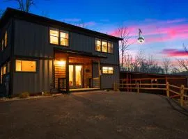 Luxury Gatlinburg Cabin, Heated Pool, Theater, Hot Tub