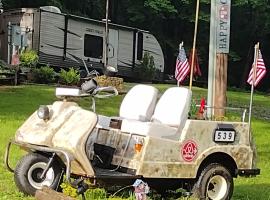 D&B Happy Campers, khu glamping ở Friendsville