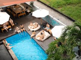 Surf & Party - Hostel Somewhere Else