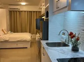 CQ House Luxe Stay with Pool View Near MOA & Airport