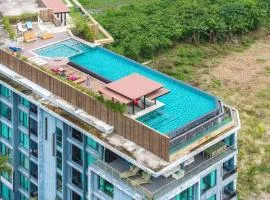C207 Rooftop Pool & King Bed, Walk to Surin Beach