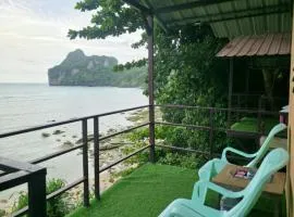 Phi Phi Seaside Bungalow