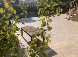 Peaceful Stay Between Tel Aviv, Jerusalem & the Airport, villa en Modi'&iacute;n