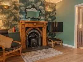 Cozy Home at Ebrington Square