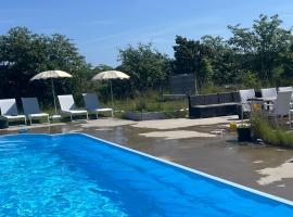 8-Bed House and poolarea Hablingbo South Gotland, hotel v destinaci Havdhem