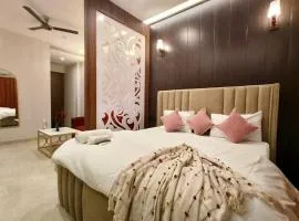 NOIDA Luxury Apartment - Booking Half Day or Night also available
