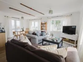 Restful Riverside Retreat