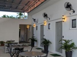 Din's Studio Homestay, posada u hoster&iacute;a en Semporna