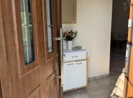 Val's place
