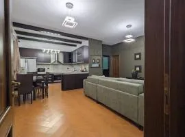 Classic villa-spacious city center free parking