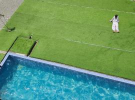 Mahboob Resort &swimming pool, hotel em Sarai