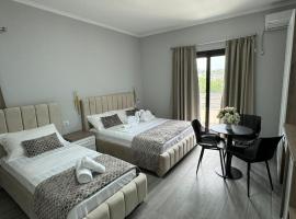 Hotel 4Palmat, hotel em Orikum