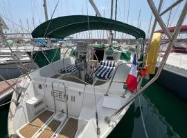 Voilier 36 pieds à Sète au Môle Saint Louis face au Mont Saint Clair