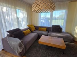 Rukki puhkemaja, hotel con pileta en K&otilde;iguste