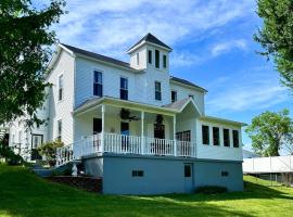 Historic Luxury Estate, Pool, Bourbon Beyond Trail، فندق في Brandenburg