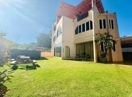 Family-Friendly Private Pool Villa with KTV, BBQ, PS5, POOL TABLE, KITCHEN just 2-Minute Drive to Tanjung Bungah Beach