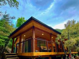 The Hideaway Concealed Cabin East Zion & Bryce, khách sạn ở Glendale