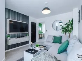 3 Bedroom House with Parking that Sleeps 6